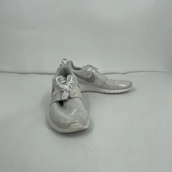 Nike Women's Roshe One Premium Metallic Platinum 833928-009 Sneaker Size 7.5 - Picture 5 of 11